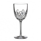 Boasting a tapered silhouette and elongated stem, the intricate Brodey pattern adorning this Waterford red wine glass adds dazzling opulence to your table.