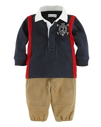 A long-sleeved cotton rugby shirt is paired with a classic cargo pant and finished with USA embroidery for authentic sporting style. A long-sleeved cotton rugby shirt is paired with a classic cargo pant and finished with USA embroidery for authentic sporting style.