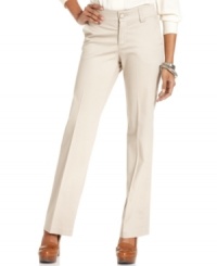 Modernize your denim look in these straight-leg jeans from Lee Platinum, complete with sleek trouser styling and an unexpectedly versatile wash. Modernize your denim look in these straight-leg jeans from Lee Platinum, complete with sleek trouser styling and an unexpectedly versatile wash.