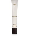 Tom Ford's opulent lip accessory: a gloss that lacquers lips with precious pulverized pearls, creating a reflective shine and a lavishly soft feel. Use on bare lips for a polished, sophisticated look or layer over Tom Ford Lip Color for a deeply sexy sheen.