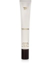 Tom Ford's opulent lip accessory: a gloss that lacquers lips with precious pulverized pearls, creating a reflective shine and a lavishly soft feel. Use on bare lips for a polished, sophisticated look or layer over Tom Ford Lip Color for a deeply sexy sheen.