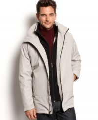 Ideal for foul weather, this fleece jacket from Weatherproof allows you to stand out in the rain and the snow. Ideal for foul weather, this fleece jacket from Weatherproof allows you to stand out in the rain and the snow.