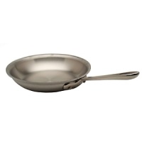 The sleek brushed aluminum exterior with stainless steel interior and polished handles makes this All-Clad cookware a must for today's streamlined kitchens. The sleek brushed aluminum exterior with stainless steel interior and polished handles makes this All-Clad cookware a must for today's streamlined kitchens.