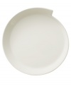 Explore new shapes for your table with the innovative New Wave salad plate, featuring a unique, fluid silhouette crafted of premium Villeroy & Boch porcelain.