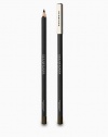 Burberry Eye Definer combines emollient vegetal oils, natural waxes and a high concentration of pigments that respect the fragile eye area. The long-wearing and water-resistant formula confers an easy application over the upper eyelid and on the inner eye rim. Silicone waxes guarantee unfailing resistance to heat and humidity. 