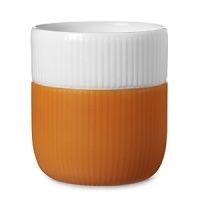 A celebration of Dutch minimalism, the Contrast mug fuses form and function, hard porcelain and soft silicone, vibrant colors and stark white to create a practical design for everyday life.