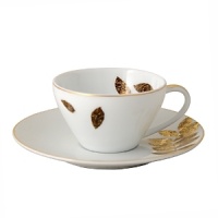 A coupe shape service decorated with golden leaves that seems to be brought to life by a subtle variation of nature in each piece. Vegetal Gold can stand alone or be accented with Diamond, Gold or Palmyre. A coupe shape service decorated with golden leaves that seems to be brought to life by a subtle variation of nature in each piece. Vegetal Gold can stand alone or be accented with Diamond, Gold or Palmyre.
