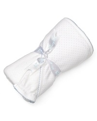 Bundled with a sateen ribbon, this polka dot towel and washing mitt are designed to make bathtime a pure delight. Bundled with a sateen ribbon, this polka dot towel and washing mitt are designed to make bathtime a pure delight.