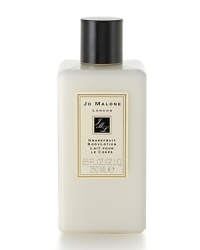 Instantly awakening the senses, Grapefruit is a lively, uplifting citrus with a spicy heart. Grapefruit and tangerine are combined with vetiver and rosemary to create this outspoken citrus scent. Grapefruit Body Lotion keeps skin silky smooth and is a deliciously fragrant way to feel pampered every day. Instantly awakening the senses, Grapefruit is a lively, uplifting citrus with a spicy heart. Grapefruit and tangerine are combined with vetiver and rosemary to create this outspoken citrus scent. Grapefruit Body Lotion keeps skin silky smooth and is a deliciously fragrant way to feel pampered every day.