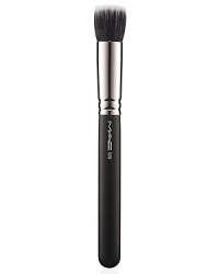 A short, round, flat-topped brush ideal for the smooth, easy application of foundations, creams, emulsions, and select powder products. Features a blend of natural bristles and synthetic fibres. A short, round, flat-topped brush ideal for the smooth, easy application of foundations, creams, emulsions, and select powder products. Features a blend of natural bristles and synthetic fibres.