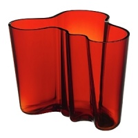 Since its introduction in 1937 at the Parisian World Fair in Paris, the Aalto vase has been a celebrated icon of design. Inspired by the beauty of the natural world, each piece echoes the untamed shorelines of Finland's thousands of lakes. The fluid lines are emblematic of the deep connection between man and nature and utterly striking to behold. Since its introduction in 1937 at the Parisian World Fair in Paris, the Aalto vase has been a celebrated icon of design. Inspired by the beauty of the natural world, each piece echoes the untamed shorelines of Finland's thousands of lakes. The fluid lines are emblematic of the deep connection between man and nature and utterly striking to behold.