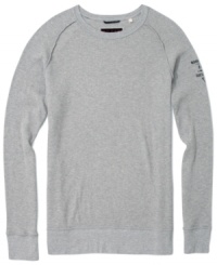 Keep warm as you layer up with this fitted long sleeve classic crew neck thermal t-shirt by Guess Jeans. Keep warm as you layer up with this fitted long sleeve classic crew neck thermal t-shirt by Guess Jeans.