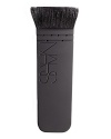 PINCEAU ARTISANAL KABUKIPINCEAU ITAModern concept and function unite with traditional Japanese culture, creating unique and versatile brush designs. Featuring super black goat hair known for its softness and strength, Kabuki Artisan brushes are designed for a variety of uses including color application, blending, contouring and highlighting. Brush Type: Super black goat hair in a small, flat and angular design ideal for blending and contouring.