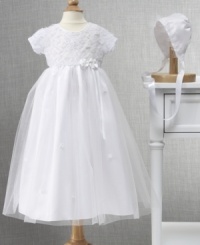 Shower her with rosettes in this perfectly delicate dress from Cherish the Moment featuring floral detailing and a matching bonnet. Shower her with rosettes in this perfectly delicate dress from Cherish the Moment featuring floral detailing and a matching bonnet.