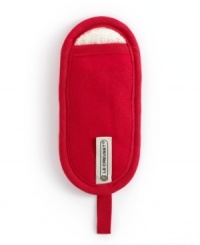 Don't play hot & cold with cooking! This durable handle slip adds a jolt of color to your space while also protecting your digits from handles that are over-heated. Made with a durable and resistant canvas, this chef's essential features a quilted cotton lining with a nylon steam & grease barrier. Don't play hot & cold with cooking! This durable handle slip adds a jolt of color to your space while also protecting your digits from handles that are over-heated. Made with a durable and resistant canvas, this chef's essential features a quilted cotton lining with a nylon steam & grease barrier.