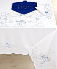 Dreidel you shall play. Keep spirits high for eight days and beyond with festive Hanukkah napkins featuring embroidered stars and delicate scalloped edges.