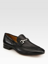 Ornament detail completes this classic loafer of smooth, shiny leather.Leather upperLeather liningPadded insoleLeather soleMade in Switzerland Ornament detail completes this classic loafer of smooth, shiny leather.Leather upperLeather liningPadded insoleLeather soleMade in Switzerland