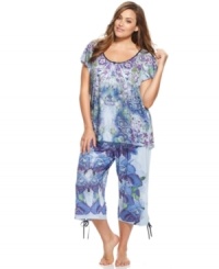 Drift into a state of fashionable relaxation with this One World pajama set featuring a fun print and adorable details.