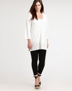 Treat yourself to a design that is part sophisticated and part sporty. Offering arm coverage and an impeccable fit, this hooded tunic is made from a luxurious blend of linen and cotton.Attached hoodThree-quarter sleevesPull-on styleRibbed trimSide slitsAbout 30 from shoulder to hem56% linen/44% cottonDry cleanImported