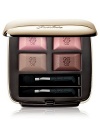 An ultra-chic case with two contrasting duos and unlimited combinations. Each gorgeous palette gives you two strong colors that set the tone, along with two delicate, neutral shades so you can play with nuances and adjust your look to suit your mood. These new-generation eyeshadows also play up the power of contrasts between matte and iridescent. 