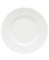 This Wickford accent plate ties in timeless sophistication with every meal. Versatile white porcelain in a clean, contemporary shape is embossed with a twisting rope pattern.