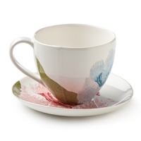 This colorful botanical, a perfect accompaniment to solids, reflects DVF style inspired by nature. Its large-scale flowers with exaggerated petals bring garden whimsy to the table. This colorful botanical, a perfect accompaniment to solids, reflects DVF style inspired by nature. Its large-scale flowers with exaggerated petals bring garden whimsy to the table.