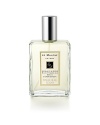 Jo Malone Scent Surround Spray may be used to scent the skin as well as to extend fragrance to linens and soft furnishings. Pure and inviting, Acqua di Limone brings the revitalizing scent of lime to life.