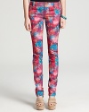 Rock on and on in these Alice + Olivia jeans that pack a powerful punch of color into a slim, skinny silhouette.