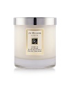 Vanilla & Anise, the latest fragrance from the World of Jo Malone™, transports you to the floral landscape of Madagascar and captures the fleeting moment of the blossoming rare vanilla orchid. The Vanilla & Anise Home Candle infuses any room with evocative scent and lasts for hours. An everyday luxury, it brings warmth to any environment.