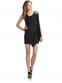 THE LOOKPullover styleDraped necklineSleeveless Rhinestone and bead embellished accent Draped panel Ruched sideDraped back THE FITAbout 31 from shoulder to hemTHE MATERIAL95% polyester/5% spandexCARE & ORIGINDry cleanMade in USA of imported fabricModel shown is 5'10 (177cm) wearing US size Small. THE LOOKPullover styleDraped necklineSleeveless Rhinestone and bead embellished accent Draped panel Ruched sideDraped back THE FITAbout 31 from shoulder to hemTHE MATERIAL95% polyester/5% spandexCARE & ORIGINDry cleanMade in USA of imported fabricModel shown is 5'10 (177cm) wearing US size Small.