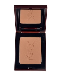 This bronzing powder provides an instant healthy glow thanks to the incorporation of the new Sun Radiance pigments. These special effect pigments capture the light and diffuse a golden reflection in all directions. The complexion is smooth, leaving skin looking refreshed and rested. This bronzing powder provides an instant healthy glow thanks to the incorporation of the new Sun Radiance pigments. These special effect pigments capture the light and diffuse a golden reflection in all directions. The complexion is smooth, leaving skin looking refreshed and rested.