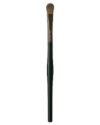 Shiseido The Makeup Medium Eyeshadow Brush. Firm yet soft. The rounded end is excellent for creating gradations of color. Especially suited for blending shadow over the entire lid. Shiseido The Makeup Medium Eyeshadow Brush. Firm yet soft. The rounded end is excellent for creating gradations of color. Especially suited for blending shadow over the entire lid.