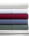 Relax and refresh in luxury. Layer your bed with this soft, wrinkle resistant flat sheet, featuring 600-thread count cotton construction and your choice of five sophisticated hues.