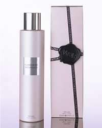 FLOWERBOMB is a floral explosion, a profusion of flowers that has the power to make everything seem more positive. Bomblicious Body Lotion leaves skin luxuriously smooth and scented. FLOWERBOMB is a floral explosion, a profusion of flowers that has the power to make everything seem more positive. Bomblicious Body Lotion leaves skin luxuriously smooth and scented.