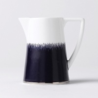 It is typical of Jasper Conran that his keen designer's eye should light on a decorative style from the early years of the pottery industry and translate it into Navy Fringe, a distinctive 21st century addition to the Jasper Conran at Wedgwood collection. It is typical of Jasper Conran that his keen designer's eye should light on a decorative style from the early years of the pottery industry and translate it into Navy Fringe, a distinctive 21st century addition to the Jasper Conran at Wedgwood collection.