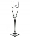 With a unique cut and flawless silhouette, the Empress flute holds infinite possibilities for elegant entertaining. A chic essential from the Lauren Ralph Lauren crystal stemware collection.