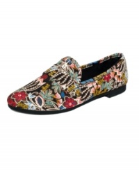 Flamboyant and flair-filled, the Elton flats from Steve Madden boast wild and colorful prints on the fabric finish. A fun take on the conventional slip-on silhouette. Flamboyant and flair-filled, the Elton flats from Steve Madden boast wild and colorful prints on the fabric finish. A fun take on the conventional slip-on silhouette.