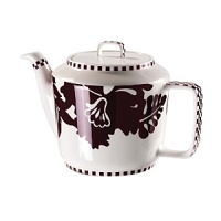An intensive and bright dark red color that stands out on the pure white of the porcelain is the main feature of the refined fantasy of flowers and fruits that represent the décor of the Claret dinnerware collection. An intensive and bright dark red color that stands out on the pure white of the porcelain is the main feature of the refined fantasy of flowers and fruits that represent the décor of the Claret dinnerware collection.