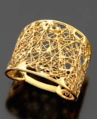 Make a bold statement with this beautiful ring, featuring an intricate filigree mesh width in 14k yellow gold.