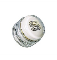 Visibly firmer, more youthful-looking, velvety skin with a radiant, luminous complexion. A highly effective global age-defense formula which supplies skin with substances essential to its beauty. Sisleÿa Global Anti-âge is a powerful renewing, stimulating and retexturizing complex of plant extracts (ursolic acid, phytostimulines, Shii Také, essential oils, etc.), vitamins and trace elements essential to efficient cell metabolism, cell renewal and intercellular exchanges. With daily use, Sisleÿa helps bring about spectacular results:- improved skin tone and resilience, - renewed, retexturized skin, with a noticeable effect on the appearance of fine lines and wrinkles, - enhanced skin hydration and self-protection for more effective defense against factors such as wind, - cold weather and stress, - maximized skin receptiveness to help counter the effects of hormone deficiencies. Visibly firmer, more youthful-looking, velvety skin with a radiant, luminous complexion. A highly effective global age-defense formula which supplies skin with substances essential to its beauty. Sisleÿa Global Anti-âge is a powerful renewing, stimulating and retexturizing complex of plant extracts (ursolic acid, phytostimulines, Shii Také, essential oils, etc.), vitamins and trace elements essential to efficient cell metabolism, cell renewal and intercellular exchanges. With daily use, Sisleÿa helps bring about spectacular results:- improved skin tone and resilience, - renewed, retexturized skin, with a noticeable effect on the appearance of fine lines and wrinkles, - enhanced skin hydration and self-protection for more effective defense against factors such as wind, - cold weather and stress, - maximized skin receptiveness to help counter the effects of hormone deficiencies.
