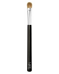 PINCEAU OMBRE À PAUPIÈRESCustom-designed to provide women with proper tools for a faster, more professional makeup application. Each brush is designed with only the finest quality of hairs and a delicately weighted handle to provide the necessary balance for professional and precise makeup application.Brush Type: Sable hair brush domed for smooth application to wide areas, the crease of the eye, and the perfect blending tool for seamless color. PINCEAU OMBRE À PAUPIÈRESCustom-designed to provide women with proper tools for a faster, more professional makeup application. Each brush is designed with only the finest quality of hairs and a delicately weighted handle to provide the necessary balance for professional and precise makeup application.Brush Type: Sable hair brush domed for smooth application to wide areas, the crease of the eye, and the perfect blending tool for seamless color.