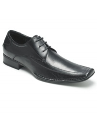 Sophisticated enough for the office and edgy enough for a night on the town, these versatile Steve Madden oxford men's dress shoes effortlessly bridge the work week and weekend. Sophisticated enough for the office and edgy enough for a night on the town, these versatile Steve Madden oxford men's dress shoes effortlessly bridge the work week and weekend.