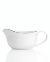 Simply elegant for everyday meals but with a banded edge that shines on formal tables, the Platinum Fine Line gravy boat is a flawless choice for every occasion.