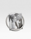 With no beginning and no end, the circle symbolizes eternity and enduring love making this an ideal gift.Metal & glassHolds 5 X 7 photoImported