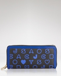 Electrify your essentials with this logo-splashed wallet from MARC BY MARC JACOBS. Punchy and perfectly proportioned, it's a covet-worthy upgrade to your accessories collection. Electrify your essentials with this logo-splashed wallet from MARC BY MARC JACOBS. Punchy and perfectly proportioned, it's a covet-worthy upgrade to your accessories collection.
