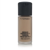 MAC Mineralize satinfinish spf 15 foundation NW30