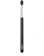 Perfect for applying and blending eye shadow, this large dome brush is an indispensable tool. 