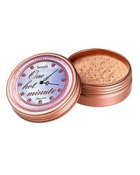 Look sexy in seconds! For a gorgeous gaze at me glow sweep this loose rose-gold finishing powder over your complexion & décolleté. All it takes is…one hot minute! The accompanying custom brush dusts on the perfect amount of powder for a beautiful sheen. Tinted for radiance on all skin tones…anytime, anywhere!