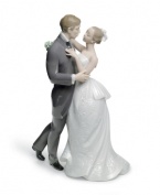 Make your first dance last forever in elegant Lladro porcelain. Bride and groom get lost in a romantic waltz, making this figurine an extraordinary gift for happy couples.