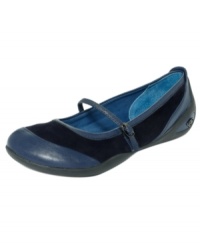 Leather detailing around the toe and back ankle of the Nidia flats by Easy Spirit give this comfortable shoe some major style. Leather detailing around the toe and back ankle of the Nidia flats by Easy Spirit give this comfortable shoe some major style.